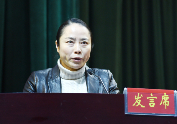 北塔区委书记仇珂静作表态发言