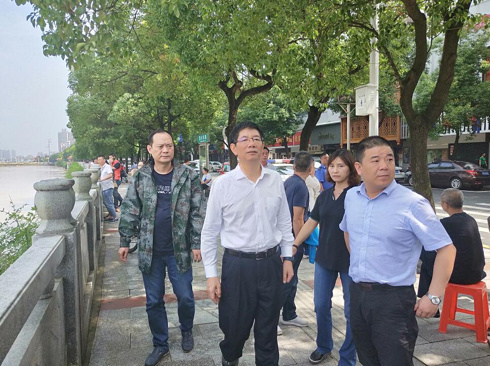 刘事青再赴市区部分受灾区域重点督查退洪后的相关工作
