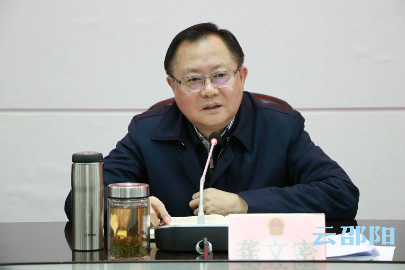 龚文密创新推动人大工作新发展