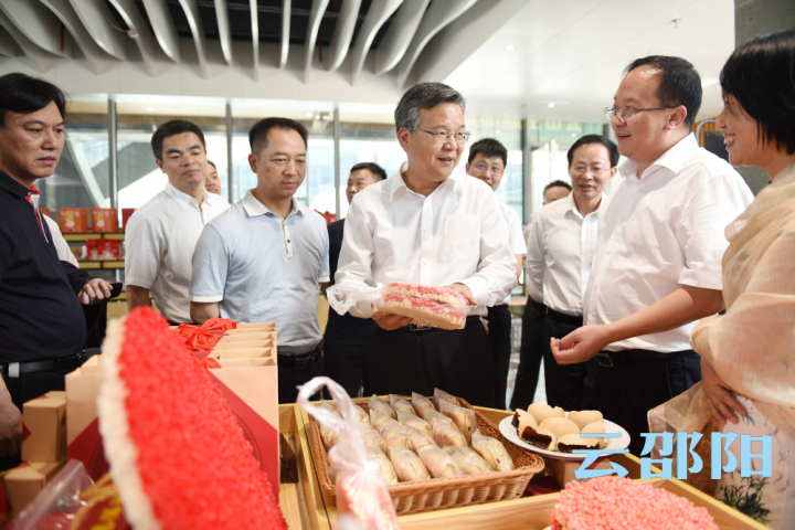 省委常委,省委政法委书记李殿勋前往邵阳市双清区公安局调研
