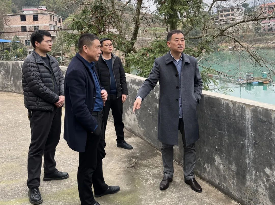 686868683月1日,县委书记,县第一总河长陈历贤率队来到新邵晒