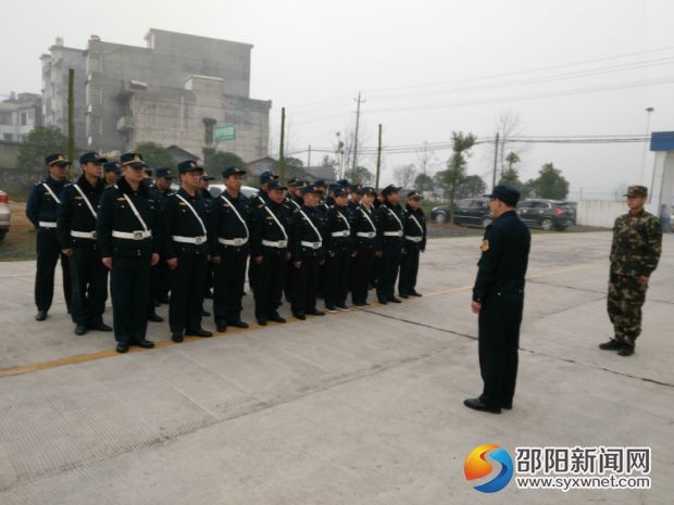湾头桥公路超限检测站领导正在动员讲话