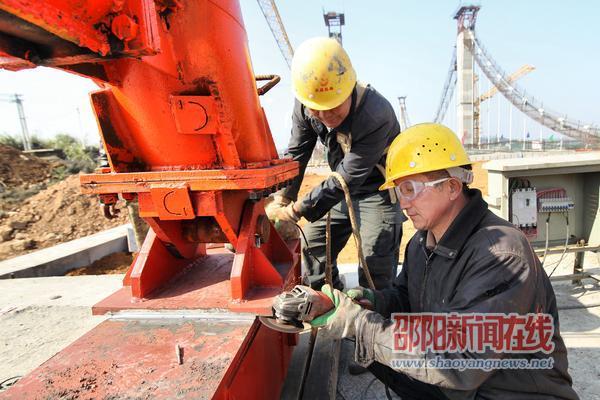 邵阳市桂花大桥初具雏形 预计6月底前建成通车(图2)