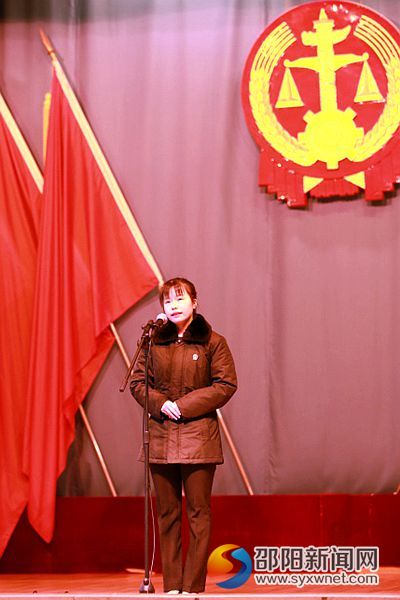 邵阳中院举行“巾帼心向党·喜迎十九大”主题演讲赛(图3)