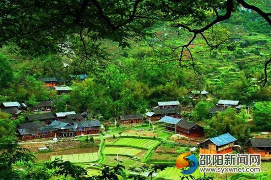 清明期间邵阳接待游客265.8万人次收入86756万元(图1)
