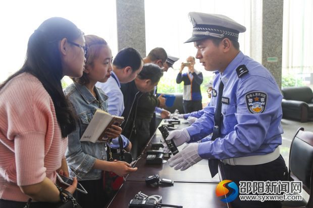 邵阳市公安局交警支队开展警营开放日活动(图2)