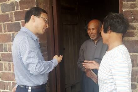 市住建局局长王大松深入横冲村调研督导扶贫工作(图3)
