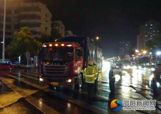 邵阳市交警支队查处危化品、运煤车违法行为48起(图1)