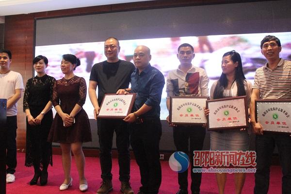 邵阳市环保志愿者协会再添新成员 共同参与城区禁炮宣传活动(图1)