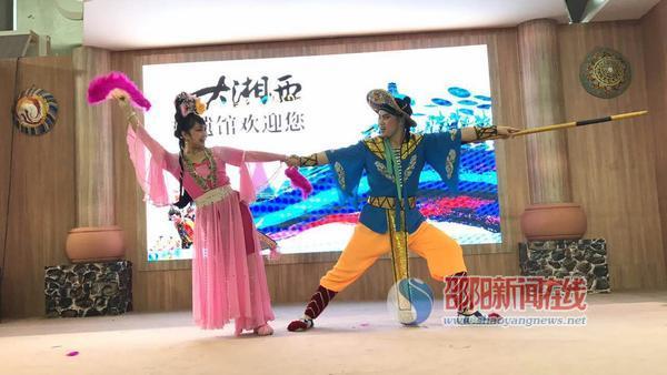 邵阳非遗惊艳文化产业博览交易会 “吸粉”无数(图2)