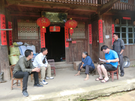 邵阳市社保处到帮扶点看望贫困户(图1)