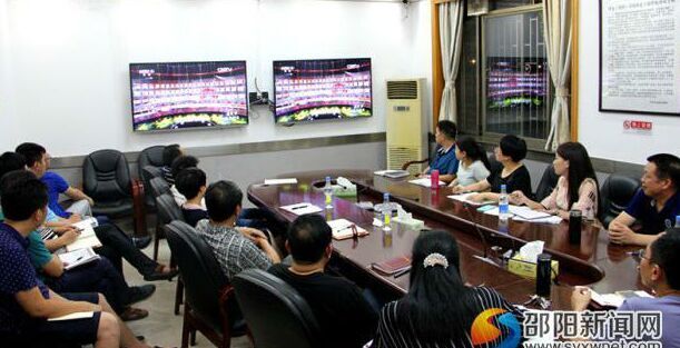 邵阳政法委机关党员干部集中观看《将改革进行到底》(图1)