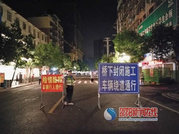 邵阳市区红旗路河水倒灌 社区挨家挨户敲门通告(图1)