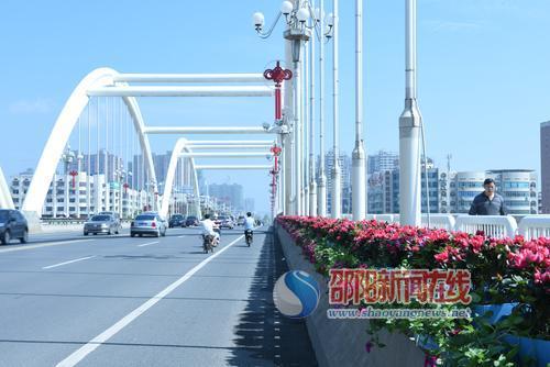 邵阳市启动桥梁立体绿化工作(图1)