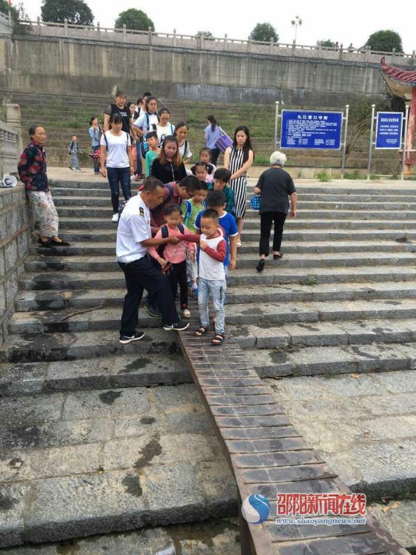 邵阳市地方海事局打造文明渡口 建设绿色水运(图1)