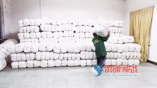 湖南省民政厅下拨150余万元御寒物资运达邵阳(图1)