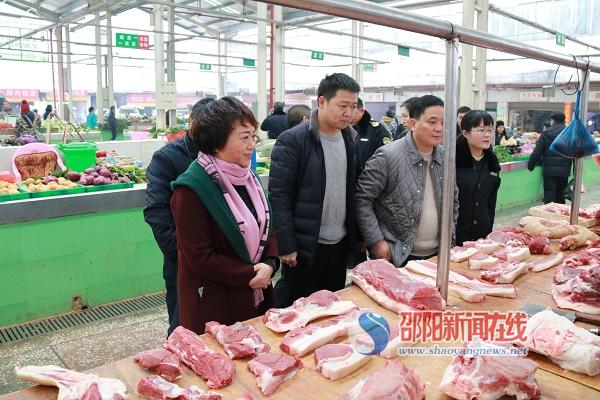 专项整治保驾“两会” 食品安检护航“双节”——邵阳市食品药品监管局开展食品安全专项整治(图2)