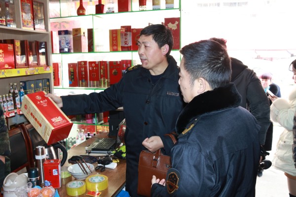 邵阳市食药监局开展春节期间食药安全专项检查(图1)