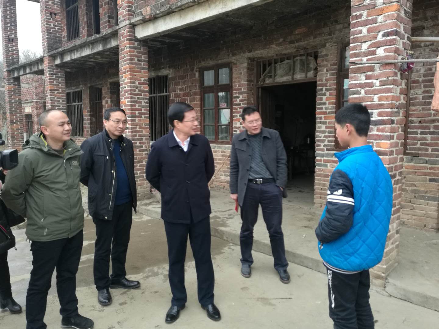 邵阳市住建局开展春节贫困村走访慰问活动(图1)