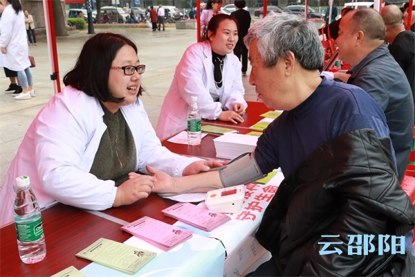 邵阳市开展第30个全国爱国卫生月宣传活动(图2)