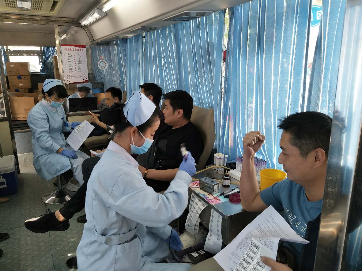 市商务局组织开展无偿献血活动(图2)