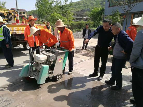 市公路局石亮明同志带队督查邵阳市国省干线(图1)