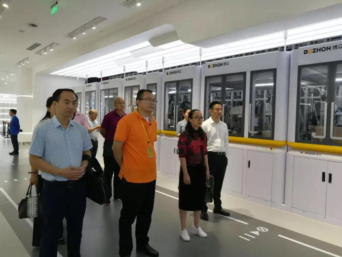 晏丽君副市长带队考察江苏博众精工科技公司(图1)