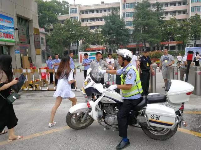 邵阳公安全力以赴为高考保驾护航(图4)