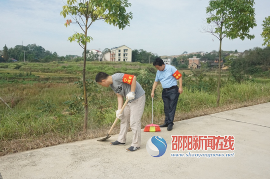 邵阳市农村公路处开展创文志愿者护路活动(图2)