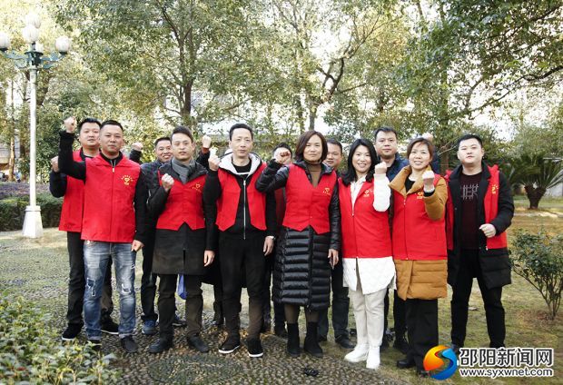 邵阳满城 “红马甲”为创建全国文明城市爱心助力(图6)