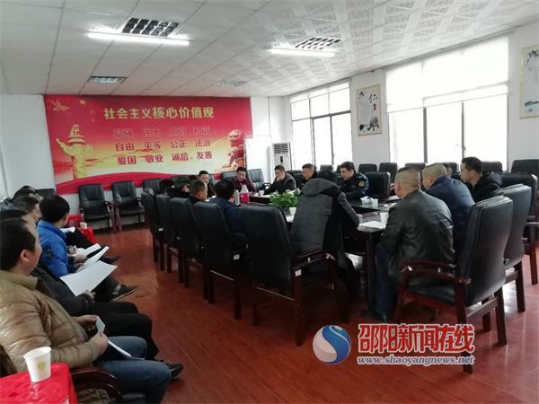 邵阳市交通执法支队开展出租车文明规范服务培训(图1)