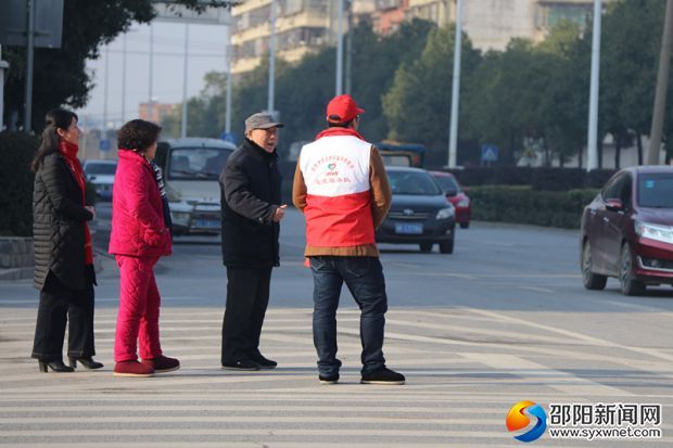 邵阳市食药监局：文明交通我先行 志愿服务暖人心(图3)