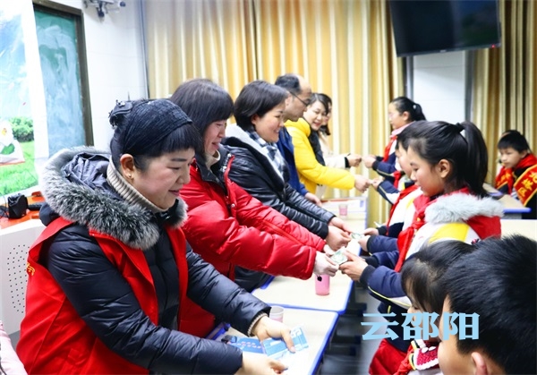 邵阳市500多册捐赠图书温暖孩子们心田(图3)