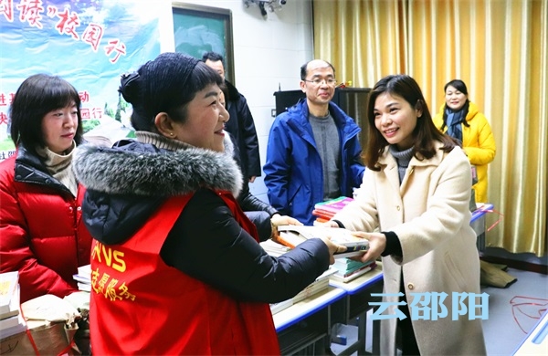 邵阳市500多册捐赠图书温暖孩子们心田(图2)