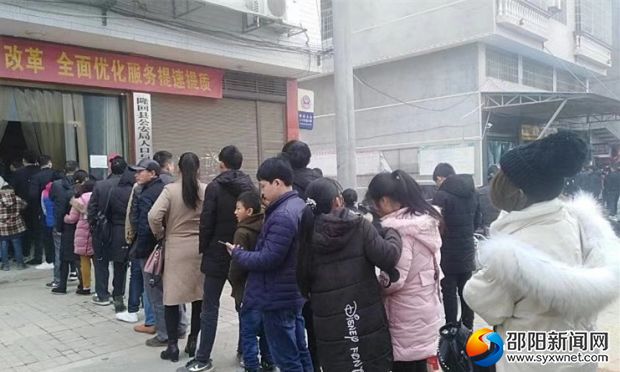 邵阳公安提高服务质效确保办证申请人“只跑一次”(图1)