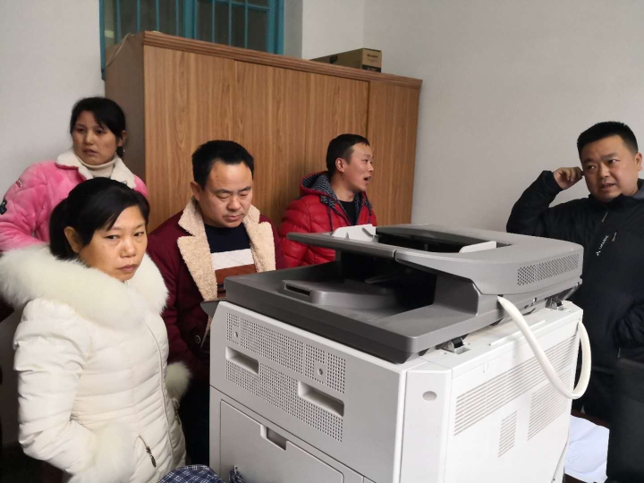 邵阳市劳动监察局开启“绿色通道”助务工人员讨回工资(图1)