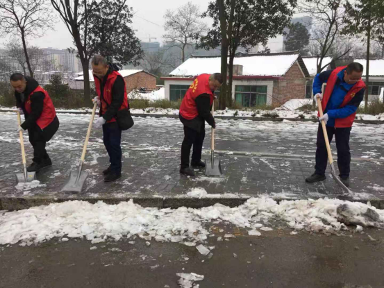 任其冰雪再冷 似火热情不减——邵阳市公路管理局抗冰雪行动(图2)