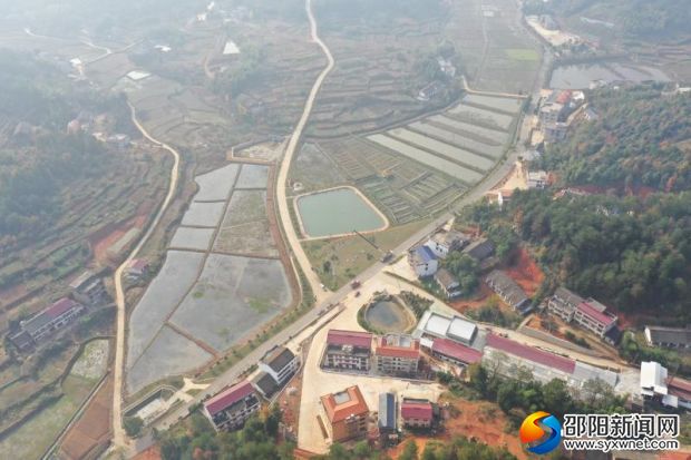 邵阳全面加快自然村通公路建设助力脱贫攻坚(图1)