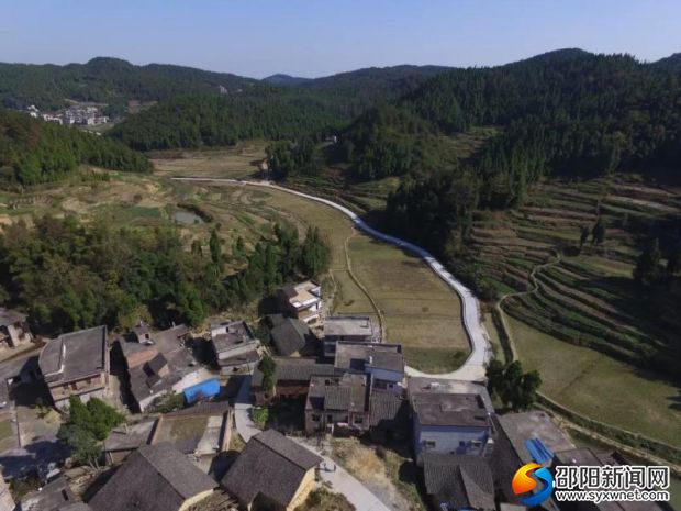 邵阳全面加快自然村通公路建设助力脱贫攻坚(图3)