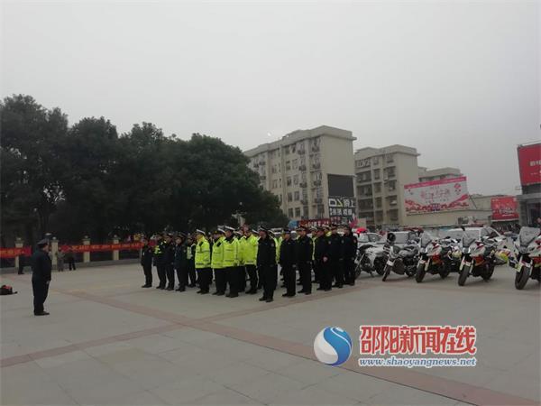 群众春运出行的守护者 ——邵阳市交通执法支队护航春运城市公共客运纪实(图1)