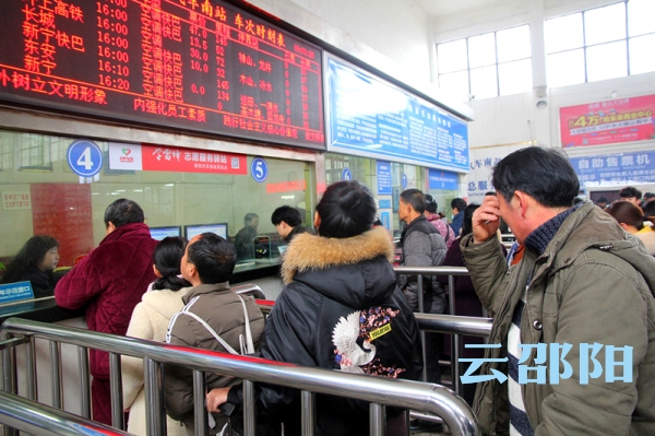 温暖旅客回家路——邵阳汽车南站春运见闻(图1)