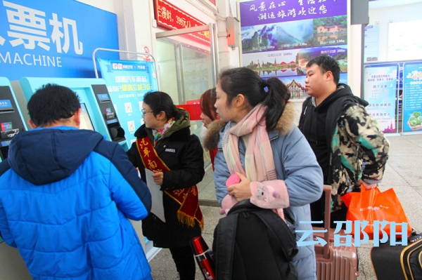 温暖旅客回家路——邵阳汽车南站春运见闻(图2)