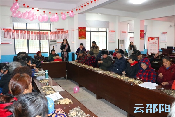 邵阳创文宣传进社区 倡导文明接地气(图1)