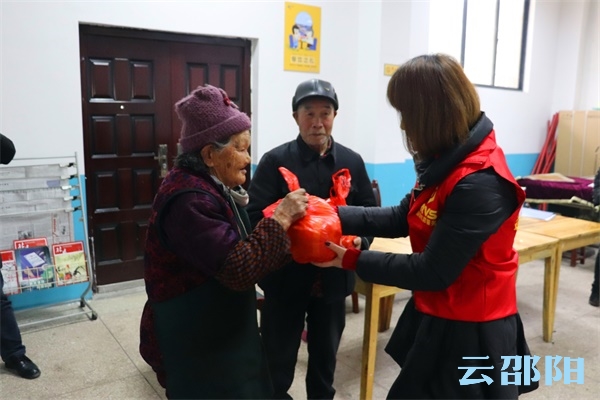 邵阳创文宣传进社区 倡导文明接地气(图4)