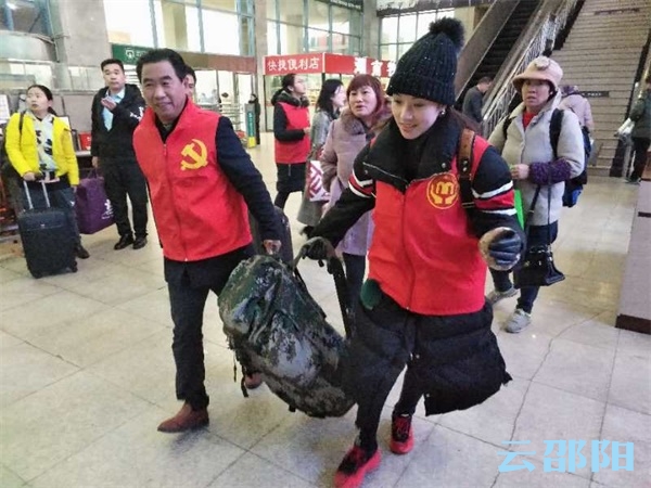 邵阳市新时代学雷锋志愿服务：用行动传递文明 用温暖播撒爱心(图2)