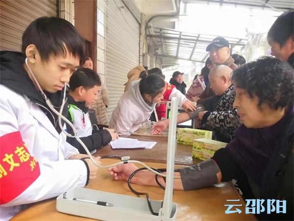邵阳市新时代学雷锋志愿服务：用行动传递文明 用温暖播撒爱心(图3)