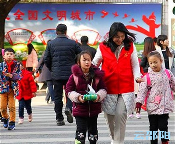 邵阳市新时代学雷锋志愿服务：用行动传递文明 用温暖播撒爱心(图4)