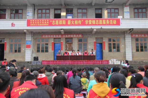 市工伤保险管理处开展学雷锋志愿服务助力精准扶贫(图1)