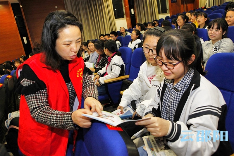 邵阳医务志愿者走进校园 开展高考考前心理辅导志愿服务(图3)