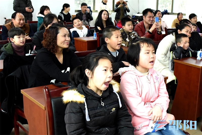 关爱未成年人身心健康丨500余名志愿者走进邵阳市区140个社区(图3)